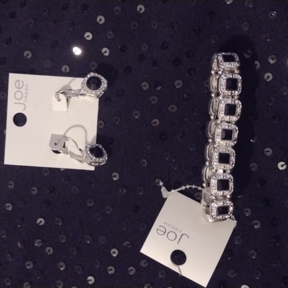 Joe Fresh costume jewelery silver tone Set